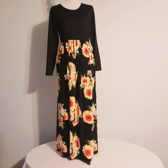 Maxi dress with flowers - Picture 11 of 12